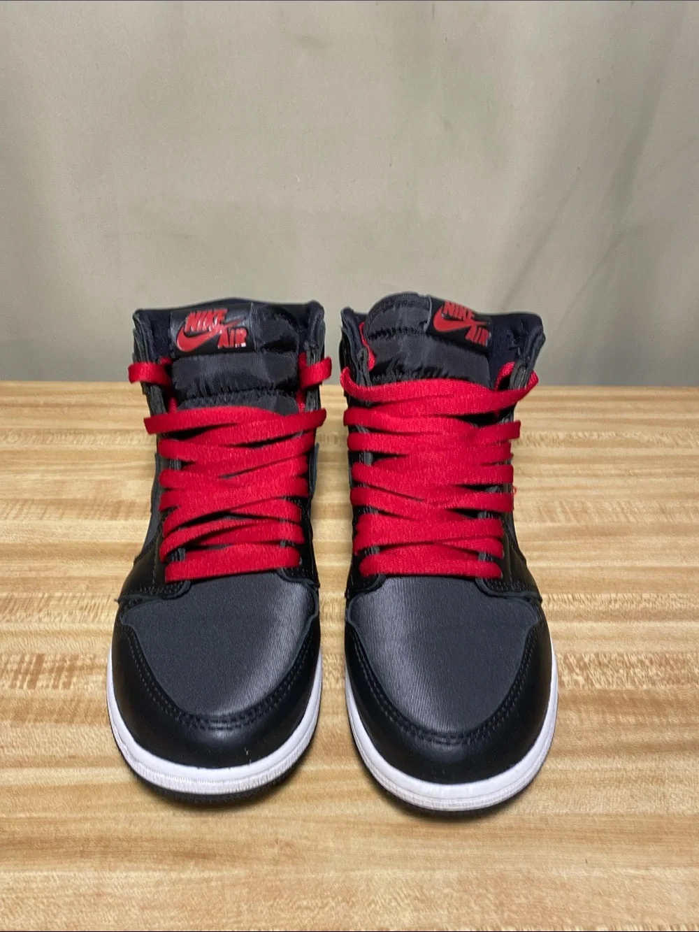 Nike Air Jordan 1 Retro Hi OG Black Red Satin shoes size 4Y